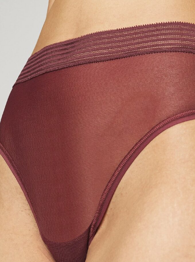 Γυναικείο σλιπ σε string Triumph Tempting Sheer Highwaist str.