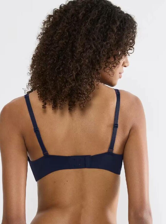 Σουτιέν δαντέλα με μπανέλα Triumph Body Make-up Illusion Lace Balcone