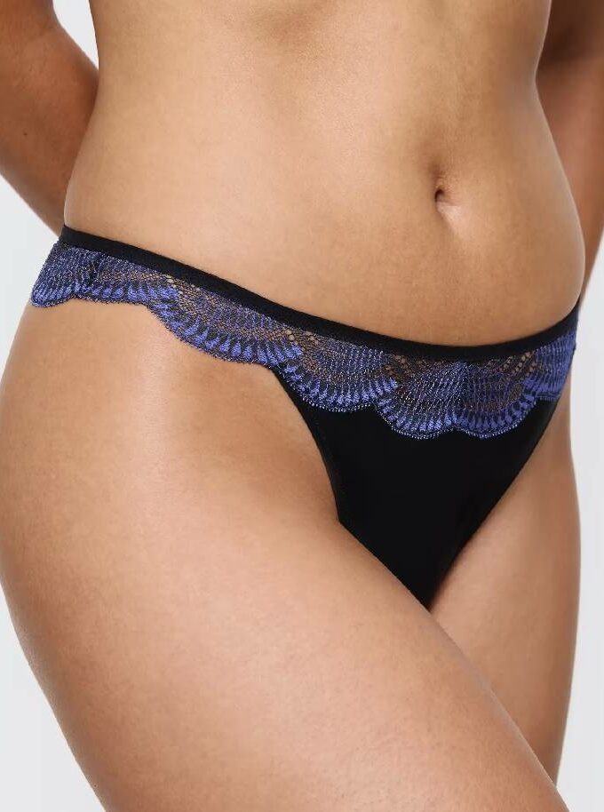 Γυναικείο σλιπ δαντέλα String Triumph Glamour Glam Str